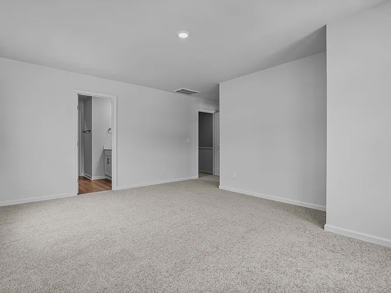 Spacious, unfurnished interior of a new home in Percival Village, Columbia (Image 8).