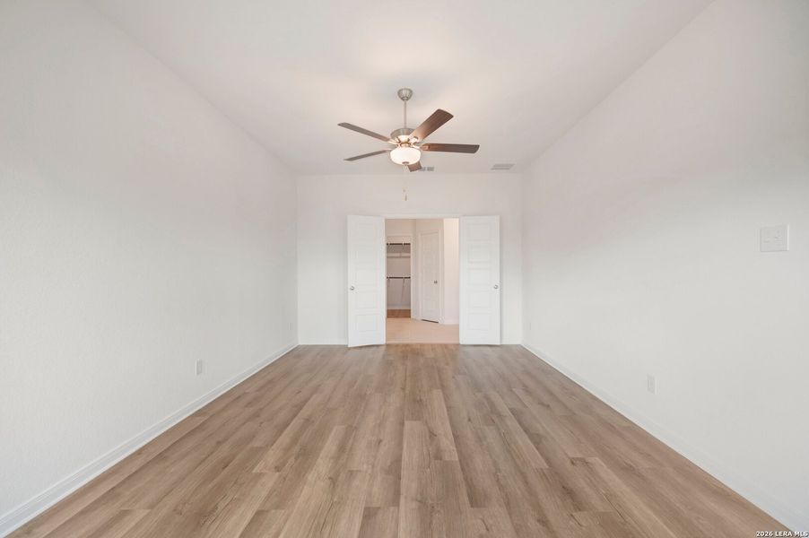 Spacious, unfurnished interior of a new home in Hickory Ridge Estates, Elmendorf (Image 26).