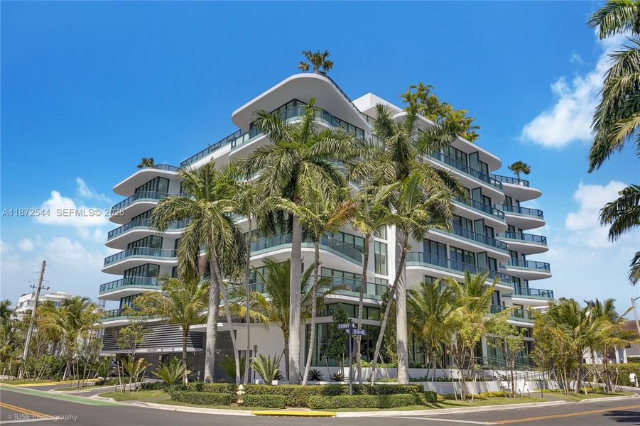 Condo located in Bay Harbor Islands, FL showcasing its design and architecture (Image 4). Condo located in Bay Harbor Islands, FL showcasing its design and architecture (Image 4).