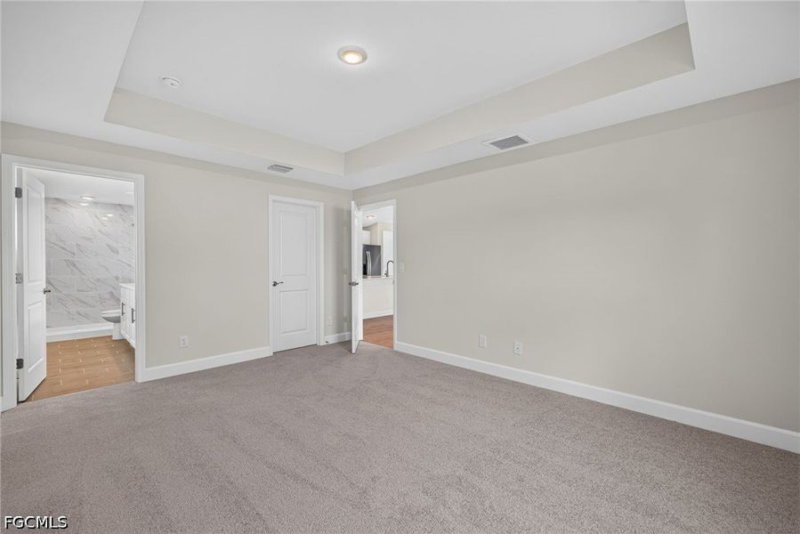 Spacious, unfurnished interior of a new home in Cape Coral, Cape Coral (Image 10).