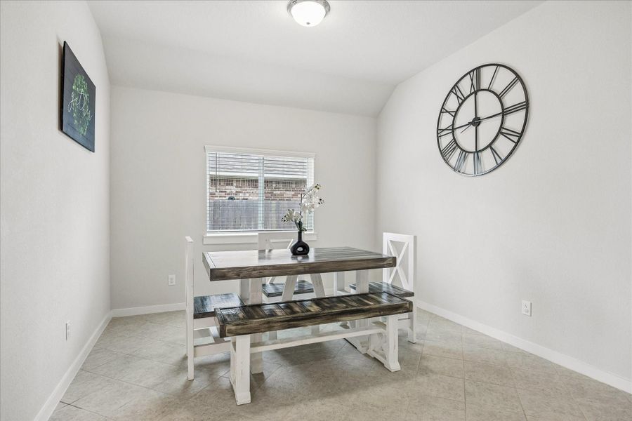 Dinning area or a creative space for you to make it your own!! Dinning area or a creative space for you to make it your own!!