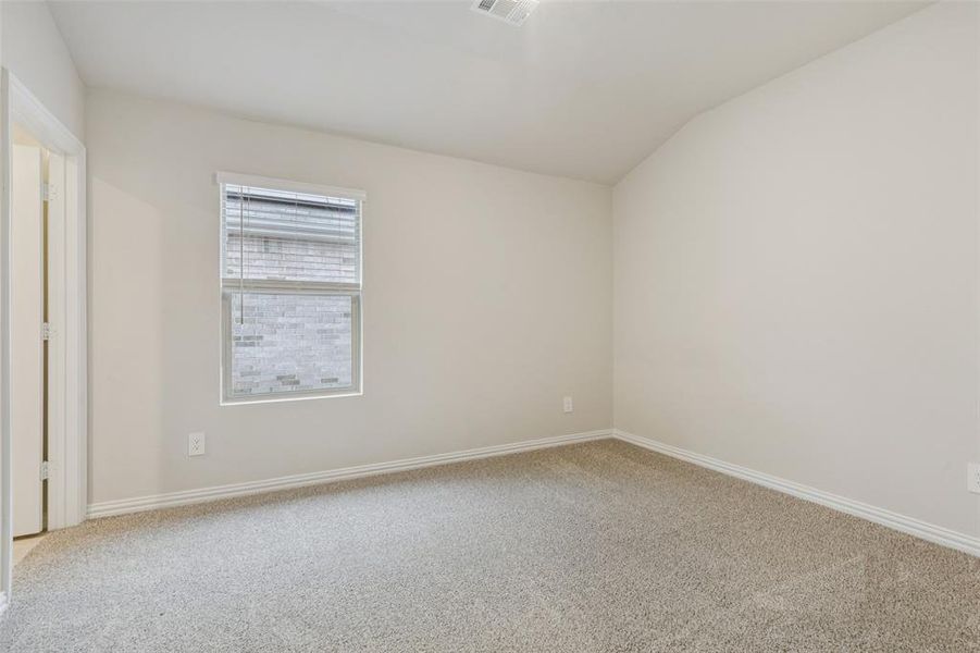 Spacious, unfurnished interior of a new home in Westmoor, Sherman (Image 23).