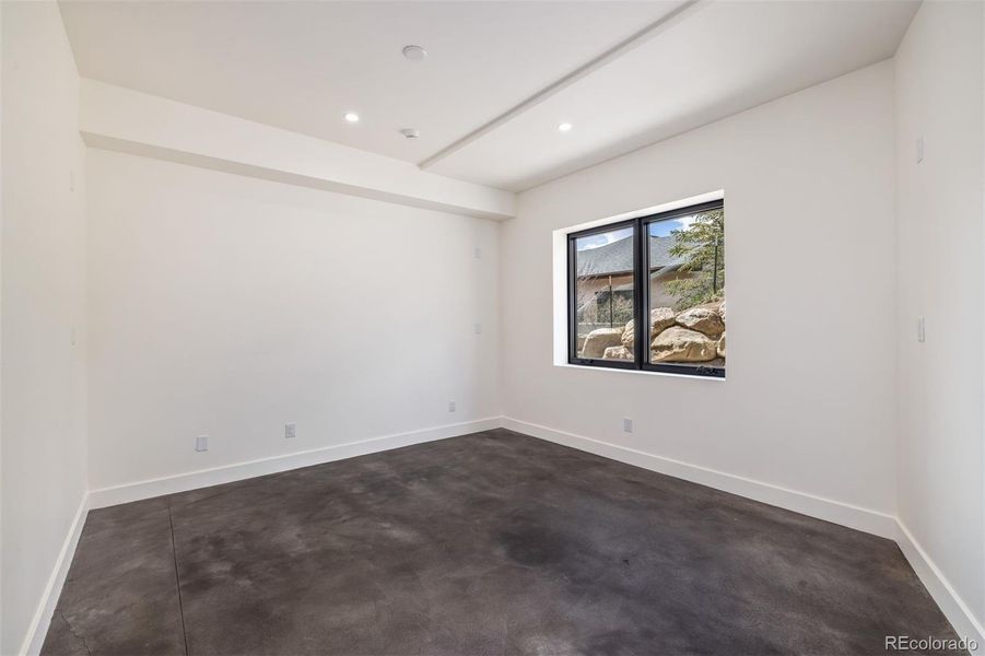Spacious, unfurnished interior of a new home in , Silverthorne (Image 18).