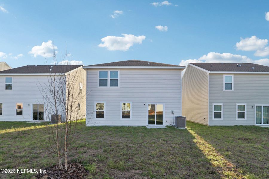Exterior details and patio area of a home in Park Grove, Jacksonville (Image 26).