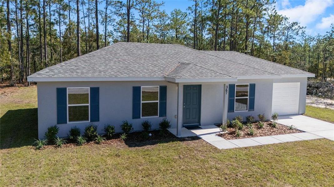 Exterior details and patio area of a home in , Dunnellon (Image 29). Exterior details and patio area of a home in , Dunnellon (Image 29).