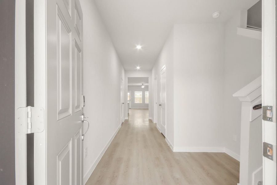 Spacious, unfurnished interior of a new home in Crockett Meadows, Conroe (Image 14).