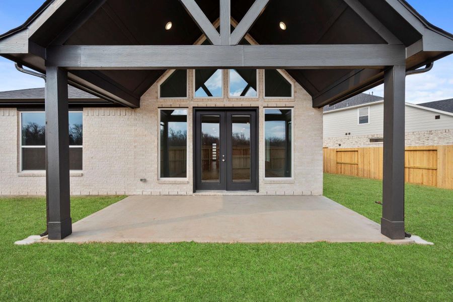 Exterior details and patio area of a home in Sienna 45', 50', Missouri City (Image 3).