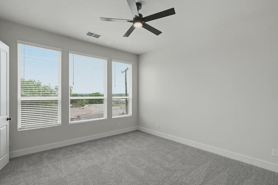 Spacious, unfurnished interior of a new home in Rose Hill, San Antonio (Image 22).