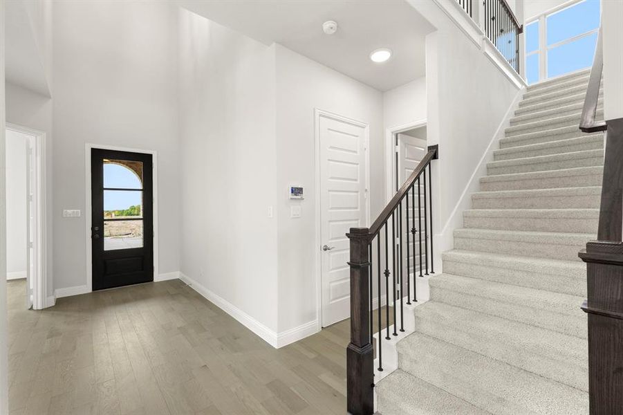 03. 3301 Agnew - Entry 03. 3301 Agnew - Entry