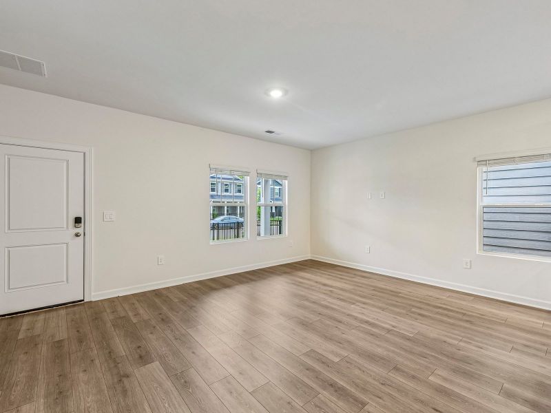 Spacious, unfurnished interior of a new home in Nolen Farm, Gastonia (Image 10).