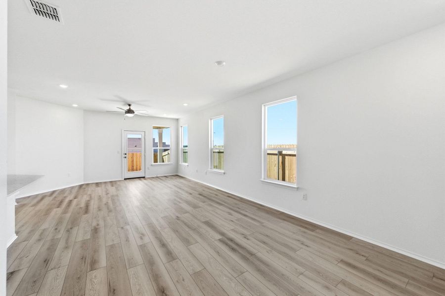 Spacious, unfurnished interior of a new home in Stoney Chase, Del Valle (Image 23). Spacious, unfurnished interior of a new home in Stoney Chase, Del Valle (Image 23).