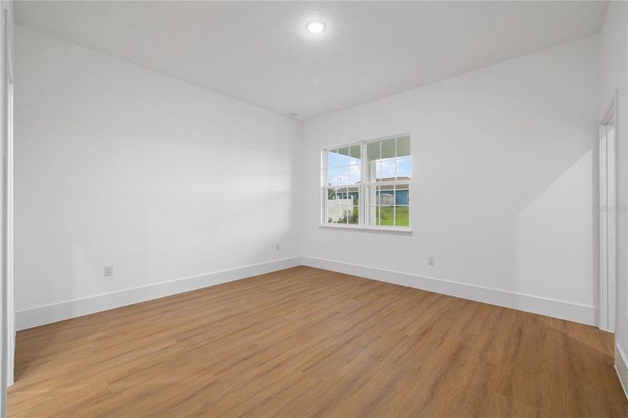 Spacious, unfurnished interior of a new home in , Ocala (Image 23).