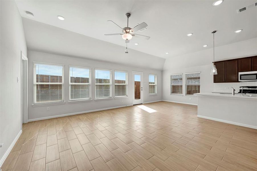 Spacious, unfurnished interior of a new home in Elevon, Lavon (Image 31).