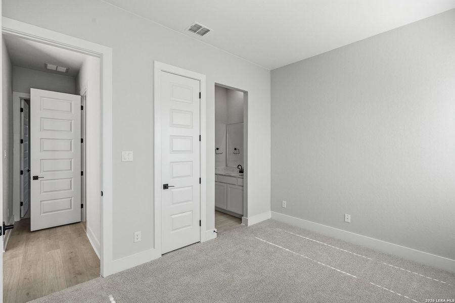 Spacious, unfurnished interior of a new home in Potranco Oaks, Castroville (Image 22).