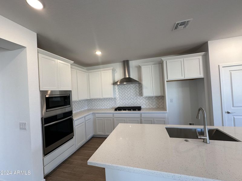 SR45 Lot 340 - Kitchen