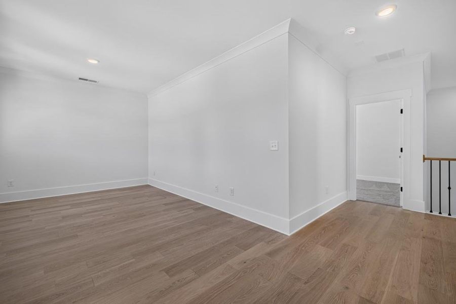 Spacious, unfurnished interior of a new home in Livingstone Park, Kennesaw (Image 48).