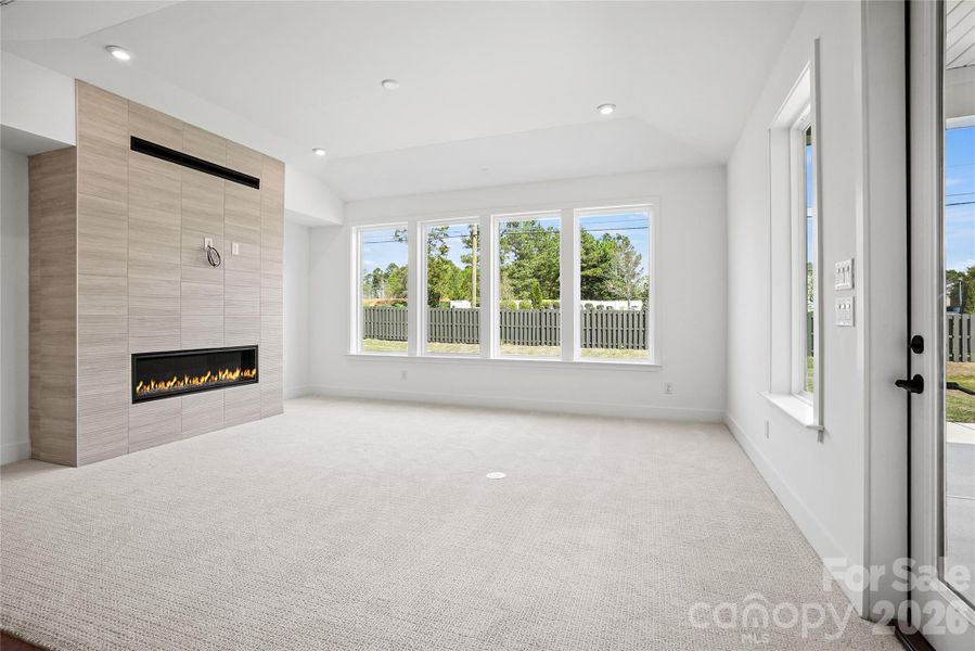 Spacious, unfurnished interior of a new home in Parkside Crossing, Charlotte (Image 23).
