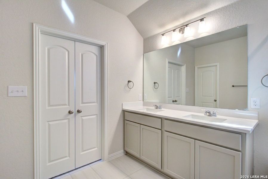 Furnished interior view inside a new home in Sunflower Ridge, New Braunfels (Image 6).