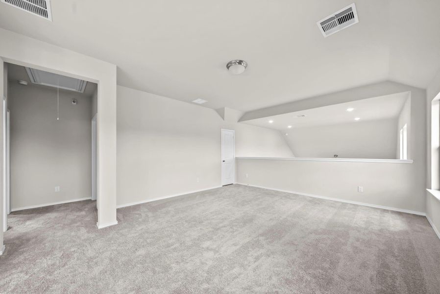 Spacious, unfurnished interior of a new home in The Trails, New Caney (Image 11).
