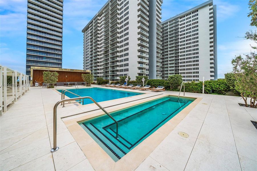 Condo located in Hallandale Beach, FL showcasing its design and architecture (Image 41).