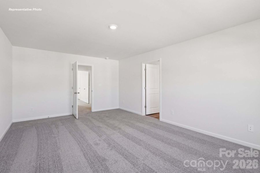 Spacious, unfurnished interior of a new home in Reedy Creek Preserve, Charlotte (Image 10).