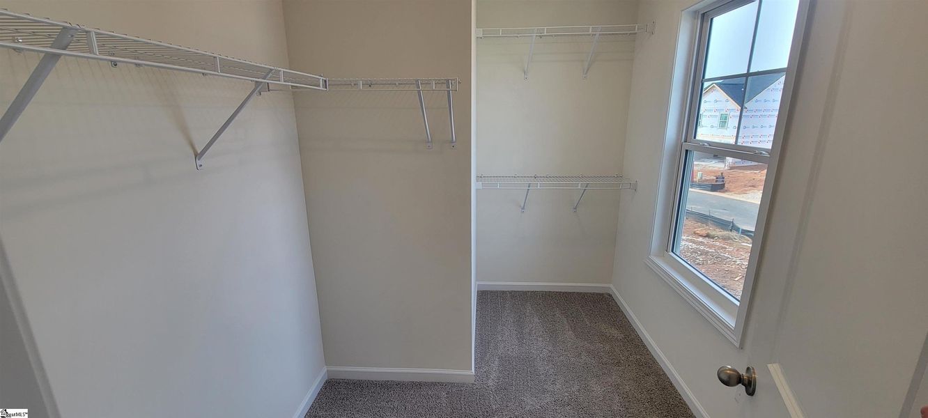 Spacious, unfurnished interior of a new home in Halton Oaks, Spartanburg (Image 24).