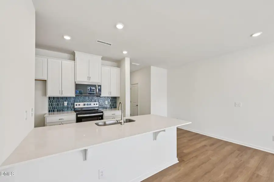 14-web-or-mls-212 Parker Lane-S0503-014