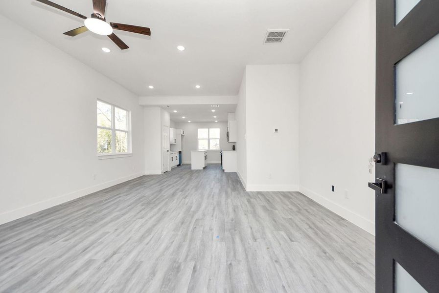Spacious, unfurnished interior of a new home in , Conroe (Image 23).