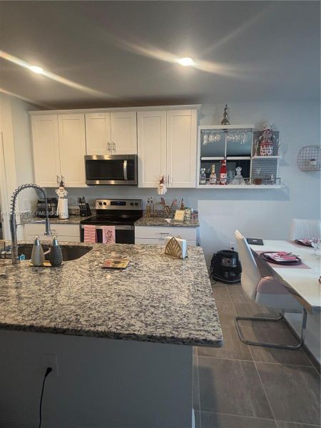 Furnished interior view inside a new home in , Haines City (Image 10).