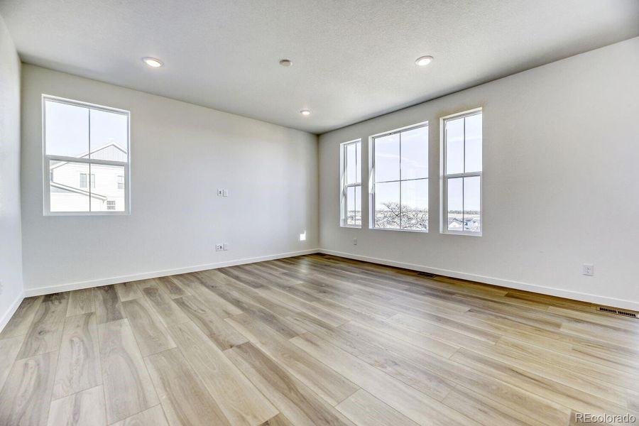 Spacious, unfurnished interior of a new home in Independence, Elizabeth (Image 10).