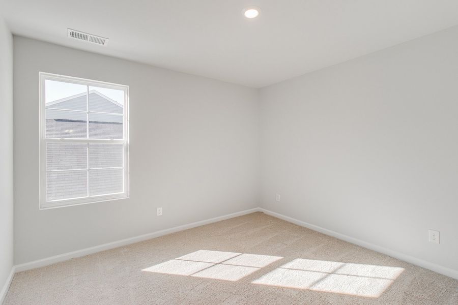 Spacious, unfurnished interior of a new home in Bluefield, Lexington (Image 32).