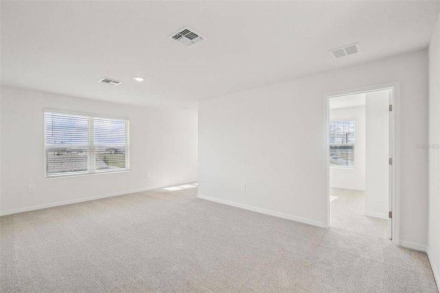 Spacious, unfurnished interior of a new home in Springs at Lake Alfred - Classic Series, Lake Alfred (Image 30).