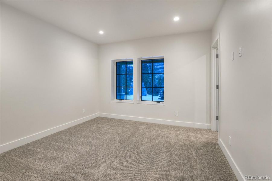 Spacious, unfurnished interior of a new home in , Keystone (Image 25).