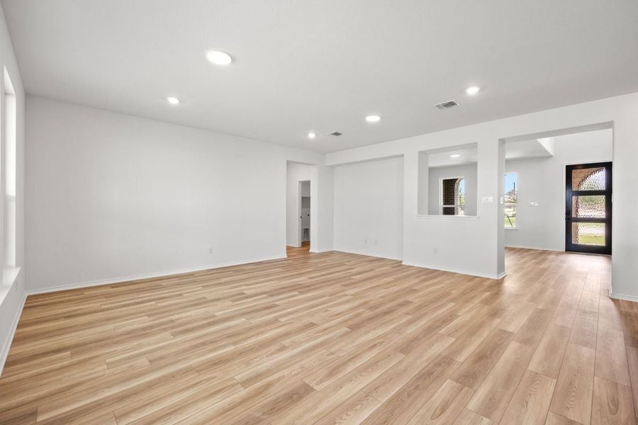 Spacious, unfurnished interior of a new home in Salerno - Hallmark Collection, Round Rock (Image 18).