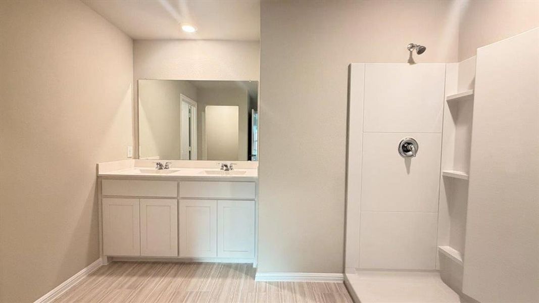 Furnished interior view inside a new home in Meadowbrook Estates, Cleburne (Image 7).