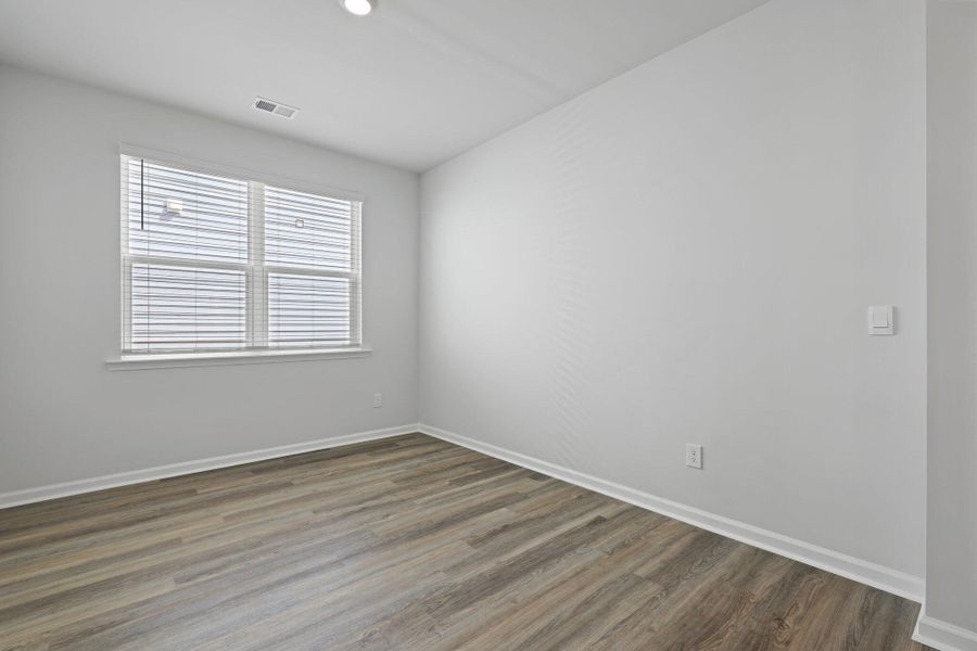 Spacious, unfurnished interior of a new home in Sheep Island, Summerville (Image 28).
