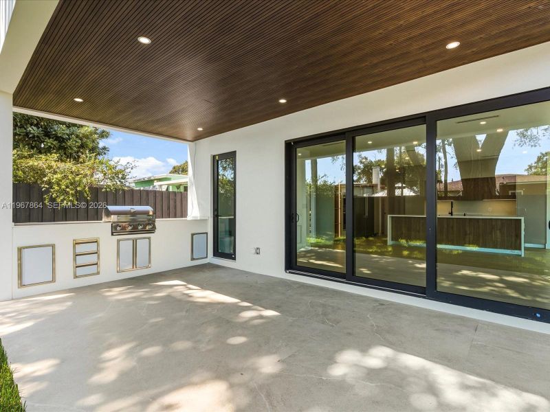 Exterior details and patio area of a home in , Miami (Image 26).