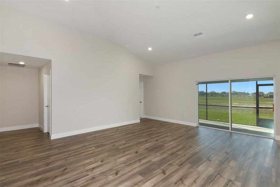 Spacious, unfurnished interior of a new home in Cherrywood Preserve, Ocala (Image 11).