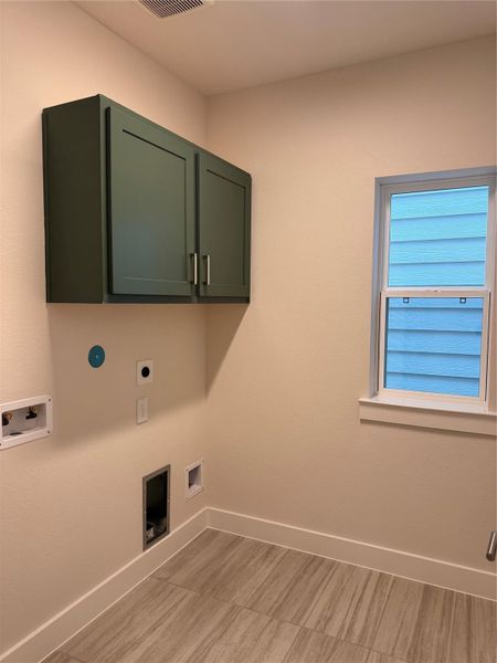 Spacious, unfurnished interior of a new home in Retreat at Oak Park, Houston (Image 4).