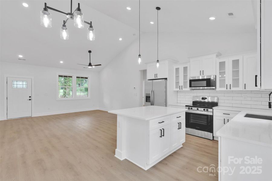 White crisp kitchen White crisp kitchen