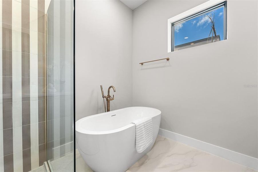 Furnished interior view inside a new home in , Orlando (Image 41).