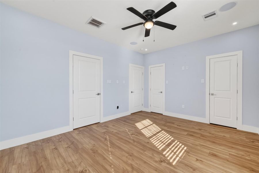 Spacious, unfurnished interior of a new home in , Houston (Image 43).