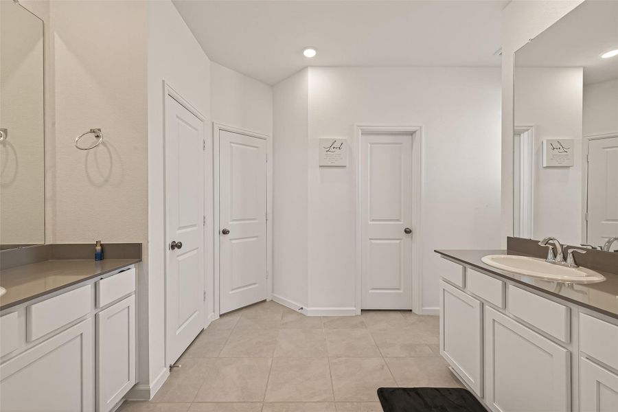 Furnished interior view inside a new home in Walnut Creek at Stone Creek: Fairway Collection, Rosenberg (Image 12). Furnished interior view inside a new home in Walnut Creek at Stone Creek: Fairway Collection, Rosenberg (Image 12).