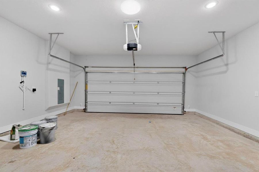 Spacious, unfurnished interior of a new home in , Rowlett (Image 21).