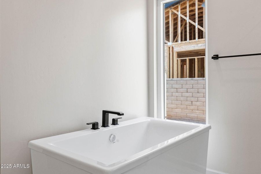 24-Primary Bathroom (4) 24-Primary Bathroom (4)