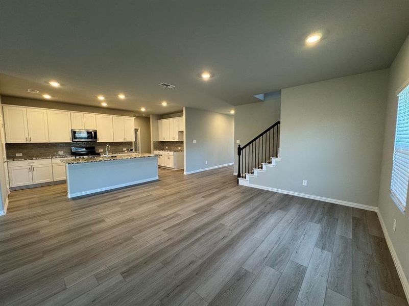 Spacious, unfurnished interior of a new home in Cibolo Hills, Fort Worth (Image 18). Spacious, unfurnished interior of a new home in Cibolo Hills, Fort Worth (Image 18).
