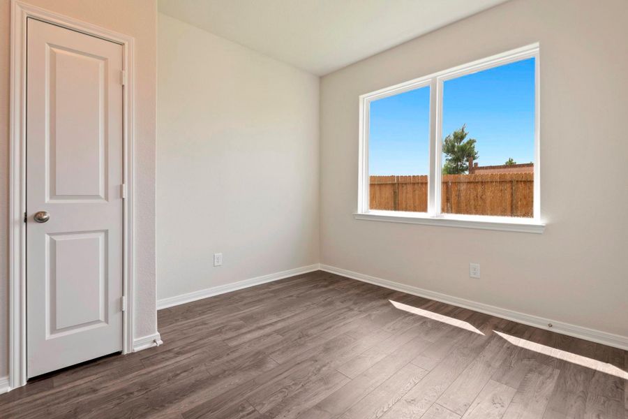 Spacious, unfurnished interior of a new home in Pinewood Trails, Cleveland (Image 15).