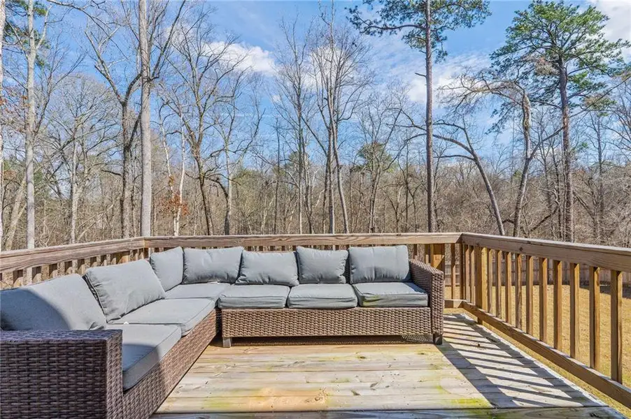Exterior details and patio area of a home in , Fairburn (Image 3).