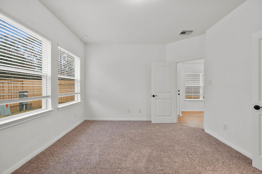 Spacious, unfurnished interior of a new home in Woodforest, Montgomery (Image 17).