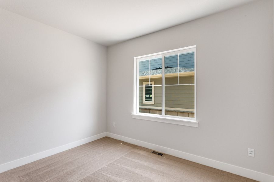 Spacious, unfurnished interior of a new home in The Aurora Highlands, Aurora (Image 18).